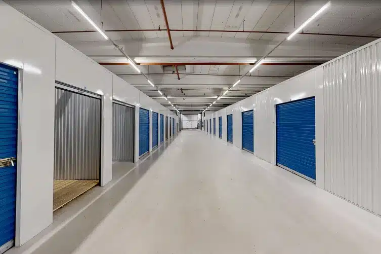 Itsepalveluvaraston sisäkäytävä Cityvarasto Kerava Ahjossa, dokumentoitu Experium reality capture- ja 3D-skannauspalveluilla.