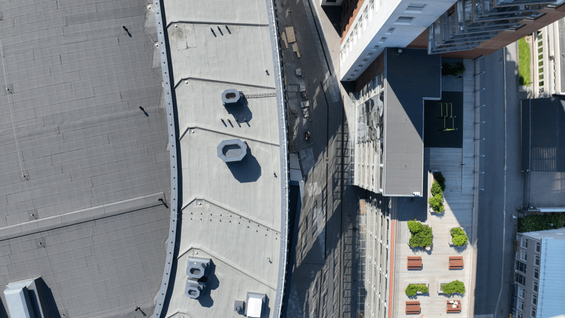 Dronekuvaus Nokia Arenasta ja sen ympäristöstä Tampereella, toteutettu Experium toimesta tuottamaan tarkkaa 3D-mallinnus- ja kartoitusaineistoa infrastruktuurihankkeita varten.